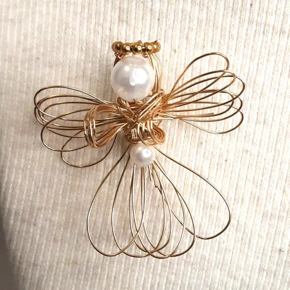 Holiday Angel Brooch Gold Tone Wire And Pearlesque Beads - Picture 2 of 6